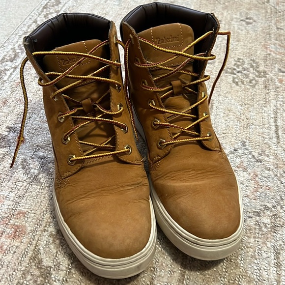Timberland Shoes - Woman’s Wheat/Nubuck Lace Up Timberland Boots Size 8.5